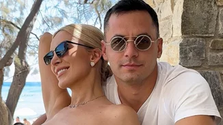 H Κατερίνα Καινούργιου στην αγκαλιά του Παναγιώτη Κουτσουμπή