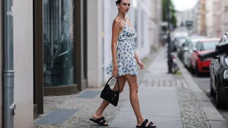 Αυτά τα κροσέ σανδάλια από τη Zara είναι διακοσμημένα με λουλούδια και θα γίνουν τα αγαπημένα σου αυτό το καλοκαίρι