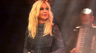 Η Άννα Βίσση γιόρτασε τα γενέθλια της με τη μητέρα της | Η φωτογραφία με την τούρτα