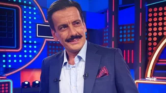 Κι όμως το έκανε! Ο Θάνος Κιούσης παρέλαβε τον γιο από το σχολικό ντυμένος μπανάνα