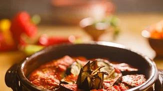 Μελιτζάνες στο φούρνο με φέτα από τον Βασίλη Καλλίδη