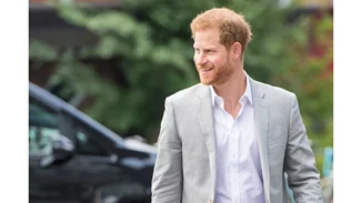 Ο πρίγκιπας Harry σε ρόλο Spider-Man στέλνει χριστουγεννιάτικες ευχές