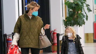 Βίκυ Καγιά | Για αποκριάτικες αγορές με την κατάξανθη Μπιάνκα στα βόρεια προάστια