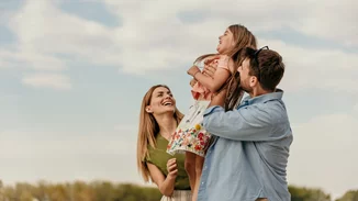 4 τρόποι με τους οποίους οι γονείς μας δημιουργούσαν δυνατές σχέσεις μαζί μας