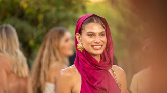 Ανθή Φακιδάρη |  Φέρνει μεσογειακή λάμψη και couture κομψότητα στο κόκκινο χαλί των Καννών