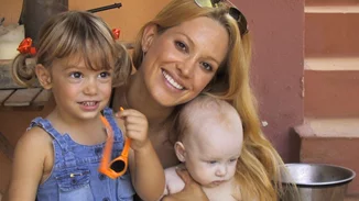 Teresa Humbert | Στην Αμερική μαζί με τη μητέρα της, Αννίτα Ναθαναήλ, για την πρώτη της μέρα στο Πανεπιστήμιο