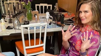 Tρεις πανέμορφες γυναίκες | Η Brooke Shields και οι δύο κόρες της ποζάρουν με μαγιό