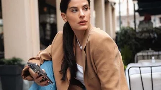 Χριστίνα Μπόμπα | Κολύμπι στην πισίνα με τις δίδυμες κόρες της