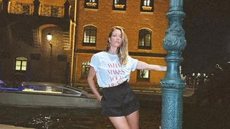 Η Βίκυ Καγιά ταξίδεψε στην Ιταλία για το φεστιβάλ Βενετίας - Το κομψό look με τα πιο διάσημα παπούτσια του φθινοπώρου