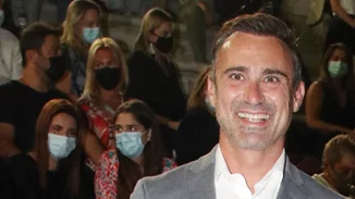 Σαν δυο σταγόνες νερό | Η σπάνια εμφάνιση του Γιώργου Καπουτζίδη με την αδερφή του, Κική