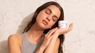 Get that Xmas Glow | 5 μυστικά ομορφιάς για να δείχνεις ξεκούραστη και λαμπερή τα Χριστούγεννα