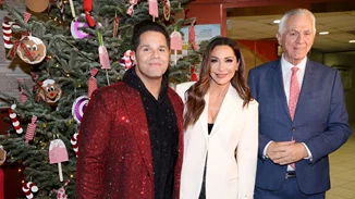 Δέσποινα Βανδή | Στη φωταγώγηση του χριστουγεννιάτικου δέντρου στο Περιστέρι – Φωτογραφίες στο πλευρό του Ανδρέα Παχατουρίδη και του Γιώργου Τσαλίκη