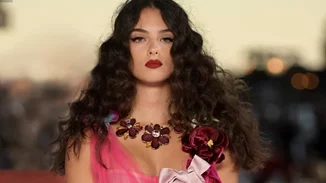 H κουκλίστικη ομορφιά της Deva Cassel: Η 17χρονη κόρη της Μonica Belucci μάγεψε στην πασαρέλα