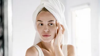 5 λάθη στον καθαρισμό προσώπου που σου στερούν την επιδερμίδα που ονειρεύεσαι