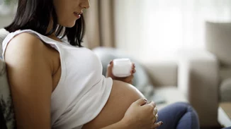 Ραγάδες στην εγκυμοσύνη | 10 πολύ ενυδατικά body oils για να τις προλάβεις / βελτιώσεις την όψη τους