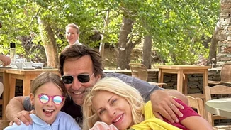 Η Ελένη Μενεγάκη συνοδεύει τη Μαρίνα σε παιδικό πάρτι | Το τέλειο outfit της 9χρονης