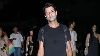 Ο Νίκος Κουρής στην Επίδαυρο | Η σέξι εμφάνιση και το ενδιαφέρον outfit του ηθοποιού