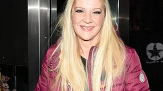 Όταν η Έλντα Πανοπούλου παντρεύτηκε τον εκλεκτό της καρδιάς της, με κουμπάρες την Ρένα Βλαχοπούλου και την Κατερίνα Γιουλάκη