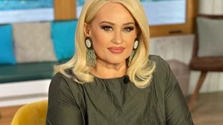 Το κομψό μαύρο κιμονό της Άσης Μπήλιου μας άρεσε πολύ