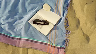 Χαλάρωση στην παραλία με την αγαπημένη μου μουσική και τα νέα ακουστικά, Sonos Ace