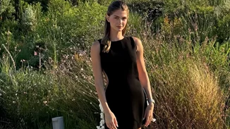 Αμαλία Κωστοπούλου | Παρακολουθεί αγώνα αμερικανικού ποδοσφαίρου στην αγκαλιά του μέλλοντα συζύγου της