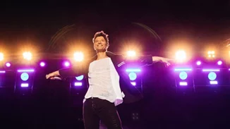 "Moments" με τον Σάκη Ρουβά | Η συναυλία του Έλληνα star στο Κατράκειο