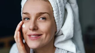 Αυτές είναι οι καλύτερες αντιγηραντικές κρέμες προσώπου που λατρεύουν οι γυναίκες άνω των 40