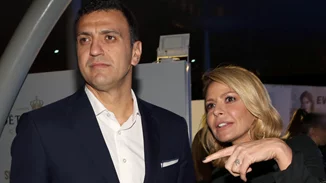 Τζένη Μπαλατσινού - Βασίλης Κικίλιας | Χειμερινή εξόρμηση με τον ενός έτους γιο τους (pics)