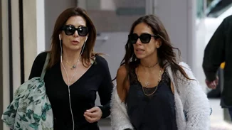 Στα κόκκινα η Κατερίνα Διδασκάλου | Για βουτιές στο Σούνιο με την κόρη της