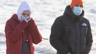 Πάρις Κασιδόκωστας - Τάμτα | Σχεδόν αγνώριστοι σε βόλτα στο Καβούρι με τις φόρμες τους (pics)