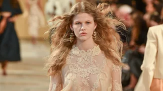 Το αέρινο και θηλυκό χτένισμα που έκανε θραύση στα περισσότερα shows της Paris Fashion Week