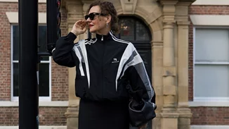 Οι 8 τάσεις που επιλέγουν για το φθινόπωρο του 2025 οι κομψές γυναίκες άνω των 50