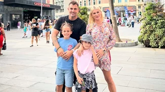 Μαλένα Χανταμπάκη | Με τον μπαμπά της και τη σάκα της στην πλάτη στην πρώτη της μέρα στο σχολείο στην Ισπανία