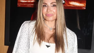 Στον ολάνθιστο κήπο της Ελένης Πετρουλάκη | Μια μικρή "όαση" στην πολυτελή μεζονέτα της