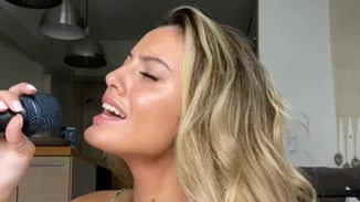 Δανάη Λιβιεράτου | "Ανοίγει" το σπίτι της και εντυπωσιάζει (ξανά) με την υπέροχη φωνή της