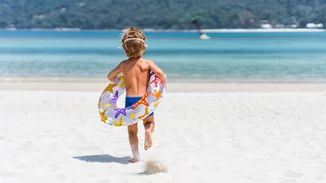 Ήλιος και παιχνίδι! Επιλέγοντας τη σωστή αντηλιακή προστασία για τα μωρά και τα παιδιά μας