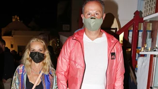 Μαρία Μπεκατώρου | Χέρι-χέρι με τον σύζυγό της στη Μύκονο (pics)