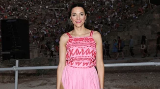 Η Κατερίνα Ευαγγελάτου φόρεσε ένα κοστούμι στην πιο ανοιξιάτικη απόχρωση