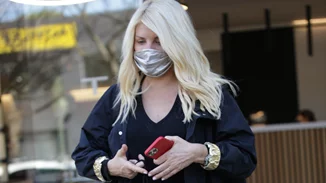 Ελένη Μενεγάκη | Στο κομμωτήριο λίγους μήνες πριν επιστρέψει στην TV