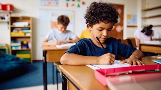 Viral βίντεο | Είναι αυτό το πιο περίεργο πράγμα που έπρεπε να αγοράσουν οι γονείς για τη νέα σχολική χρονιά;