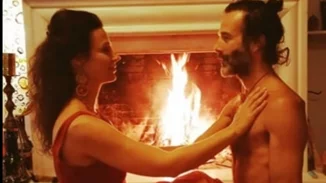 Θανάσης Ευθυμιάδης - Άννα Δημητρίεβιτς | Κοιτάζονται στα μάτια για 11 λεπτά και γίνονται viral