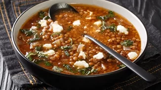 Φακές με φέτα | "Ρίχνει" το ασβέστιο την απορρόφηση σιδήρου; - Τι λέει η διατροφολόγος