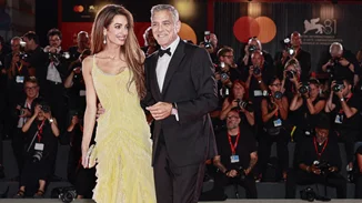 Φεστιβάλ Βενετίας 2024 | Ο George και η Αmal Clooney έφεραν στη Βενετία τον αέρα του Hollywood