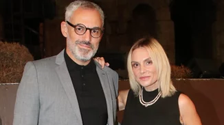 Ελεωνόρα Ζουγανέλη με τον Νίκο Συρίγο στο Ηρώδειο | Με total black look και ugly shoes