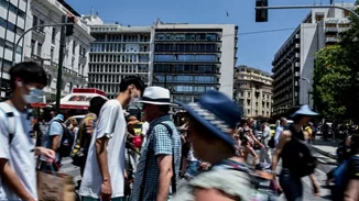 Κορονοϊός | "Όχι" Πλεύρη στην επαναφορά των μέτρων - Το κύμα της πανδημίας έχει ήδη κορυφωθεί