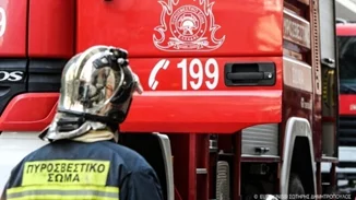 Φωτιά σε διαμέρισμα στον Πειραιά - Εντοπίστηκε γυναίκα χωρίς τις αισθήσεις της