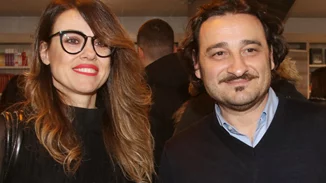 Λίνα Πρίντζου | H σύζυγος του Βασίλη Χαραλαμπόπουλου μόλις φόρεσε το πιο λαμπερό πανωφόρι της σεζόν