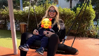 Κωνσταντίνα Σπυροπούλου | Τα matchy matchy ζακετάκια των αγοριών της