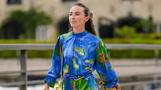 Τα κομψά φορέματα με έκπτωση από τη Mango που θα φοράς καθημερινά