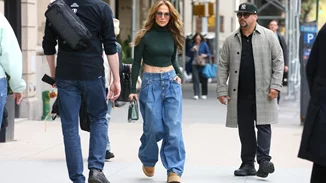 Το viral hack για να καθαρίσεις τους λεκέδες από τα γούνινα μποτάκια σου